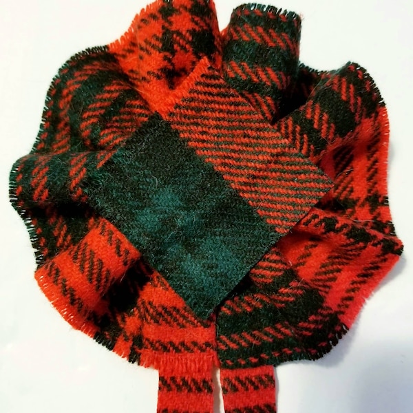 Kerr Modern Tartan, Scottish Blossom, Wool Tartan Rosette to display pin, broach or family clan badge.