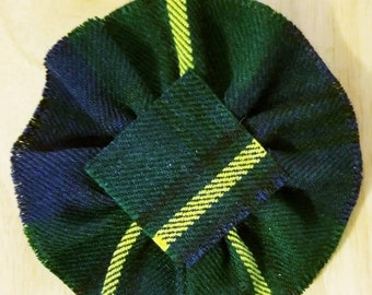 Johnston / Johnstone Tartán moderno como flor escocesa, roseta de tartán de lana para exhibir prendedor, broche o insignia del clan familiar.