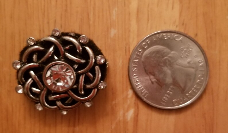 MacIntyre Hunting Modern Tartan Wool Tartan Rosette to display pin broach or family clan badge. Scottish Blossom