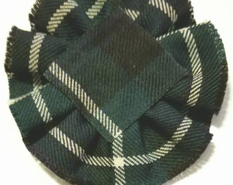 Forbes modern tartan, skotsk blomma, ulltartanrosett för att visa nål, brosch eller familjeklanmärke.