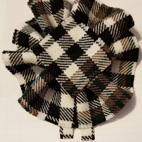 Burns Check Tartan, Scottish Blossom, Wool Tartan Rosette to display pin, broach or family clan badge.