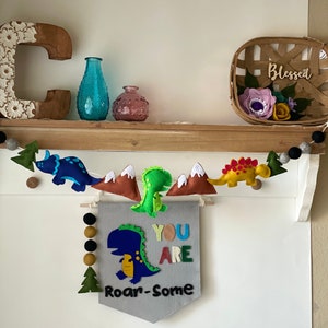 Dinosaur garland, Felt Dinosaur Garland, Boys Room, Dinosaur Party Décor, Dinosaur Theme Décor, Nursery Décor, Dino Decor, Felt Garland