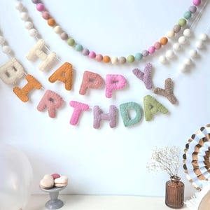 Alles Gute zum Geburtstag Banner; Geburtstagsgirlande, Geburtstagsdeko, Filz Alphabete, Filzbanner, Pastell Geburtstag Dekoration Banner, POM POM Girlande