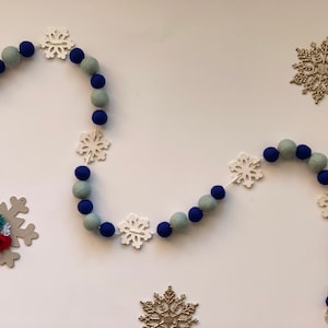 Hanukkah garland, Hanukkah Decor, Snowflake Garland, Christmas Garland, Felt Ball Hanukkah Garland, Christmas Decor, Mantel Decor,