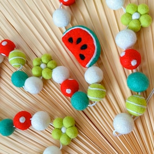 Filz Wassermelone Girlande, Frühlingsblume, Filz Daisy Girlande, Pom Pom, Kinderzimmer Banner, Frühling Dekor, Sommer Banner, Rot Blau Grün Girlande