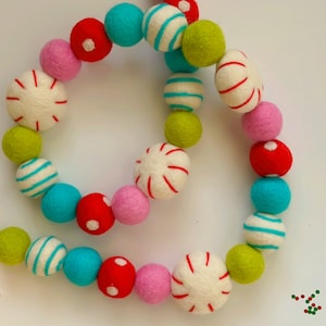 Christmas Peppermint Garland, Pom Pom Swirls, Felt Garland, Christmas Decor, Candy Garland, Holiday Banner, Red, Green and white, Reusable