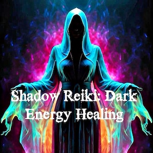 Op de afbeelding: Een schaduwfiguur in een vloeiende blauwe robe met een kap, omringd door levendige roze, paarse en oranje energie. De tekst "Shadow Reiki Dark Energy Healing" is in witte letters over de afbeelding geschreven.