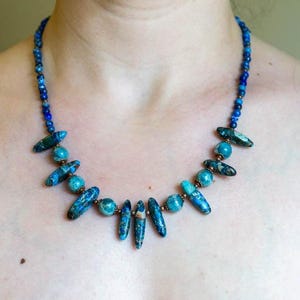 Edelsteenketting met lazurietkralen, uniek ontwerp