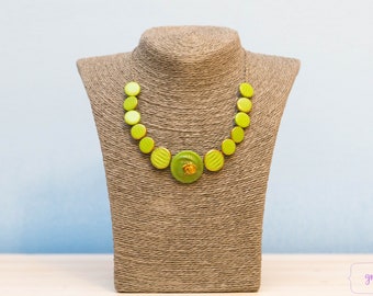 Green button necklace "God's eye", vintage buttons, glass buttons, handamade jewelry, unique jewelry