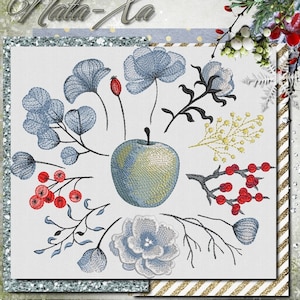 Puede incluir: Diseño bordado con una manzana azul, flores azules y bayas rojas sobre un fondo blanco. El diseño está rodeado de varias hojas azules y verdes.