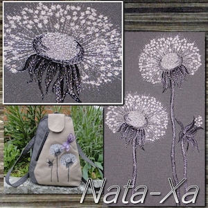 Puede incluir: Una mochila gris con cierre de solapa y diseño de diente de león. La mochila tiene la parte superior y las correas grises, con un panel frontal beige con bordados de dientes de león y una mariposa morada. La imagen también muestra un primer plano de un bordado de diente de león.