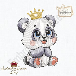 Puede incluir: Un lindo panda de dibujos animados que lleva una corona dorada con un corazón en el centro. El panda tiene grandes ojos azules y está sentado con las patas delante de él.