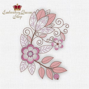 Könnte beinhalten: Gestickte Blumenmotive mit rosa und braunen Blüten und Blättern. Das Design ist auf einem weißen Stoffhintergrund. Der Text "Embroidery Queens Shop" befindet sich in der oberen linken Ecke des Bildes.