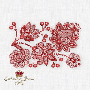 以下が含まれることがあります： 複雑なディテールで刺繍された赤い花柄のデザイン。ペイズリーのような形と小さな花柄が特徴です。デザインは白い布地に施されています。
