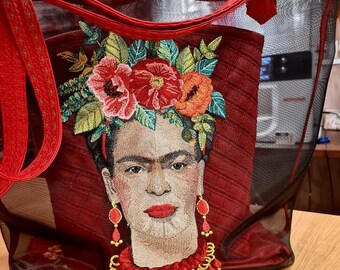 フリーダ・カーロ。機械刺繍デザイン。花の頭飾り付き顔の頭部のリアル