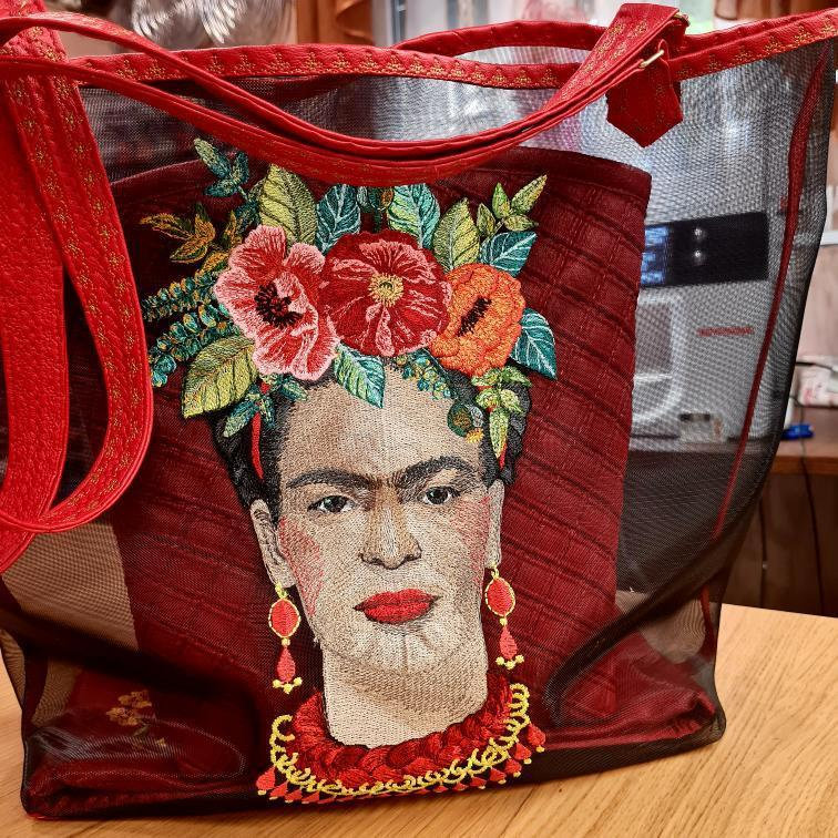 フリーダ・カーロ 陶器花瓶 フリーダ・カーロ 花瓶 陶器製 . 新しい