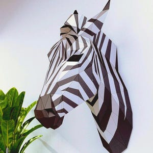 Escultura de cebra poligonal en 3D: Decoración de pared en papel (plantilla PDF)