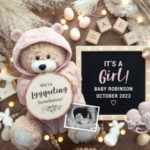 Revelación del género del bebé de Pascua para niñas en las redes sociales, anuncio de embarazo bohemio digital para niñas, tablero de letras con osito de Somebunny para Eggspecting