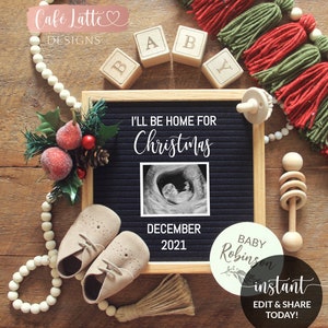 Anuncio de embarazo navideño editable para redes sociales, tablero de letras "Estaré en casa para Navidad", bebé de invierno de diciembre, bricolaje digital con Corjl
