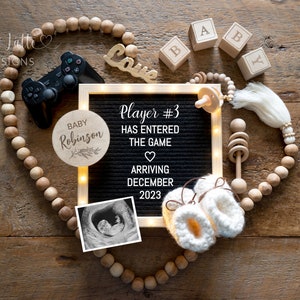 Anuncio de embarazo de videojuego para redes sociales, Jugador #3 Digital Boho Género Neutral Bebé, Plantilla editable Heart Letter Board DIY