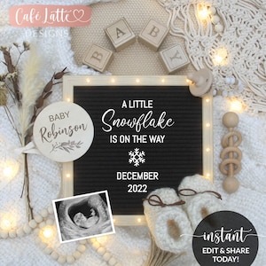 Anuncio de embarazo con copos de nieve editables para redes sociales, tablero digital con letras navideñas para bebé, neutro en género, rústico, Corjl DIY