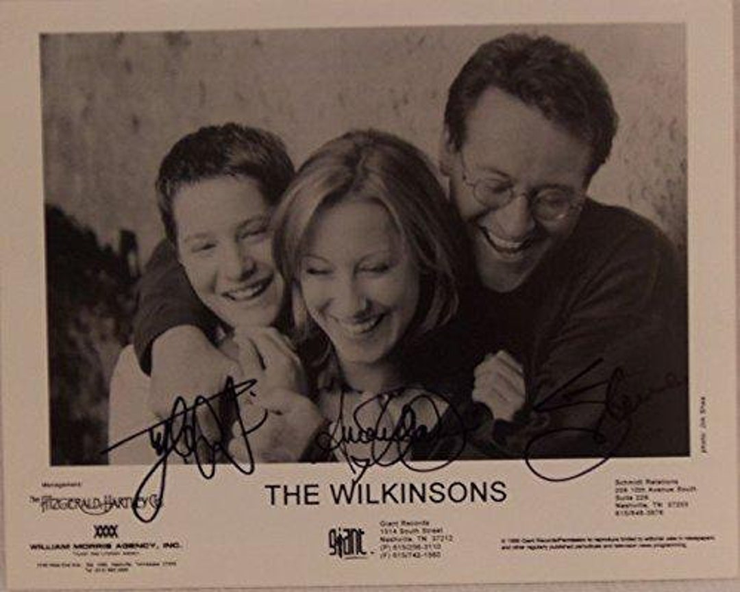 The Wilkinsons Signed Autographed Glossy 8x10 Photo COA Matching