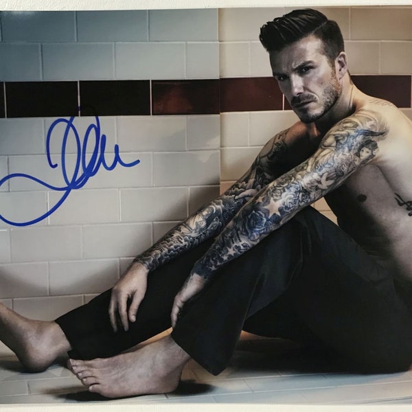David Beckham Signed Autographed Glossy 8x10 Photo - Lifetime COA
