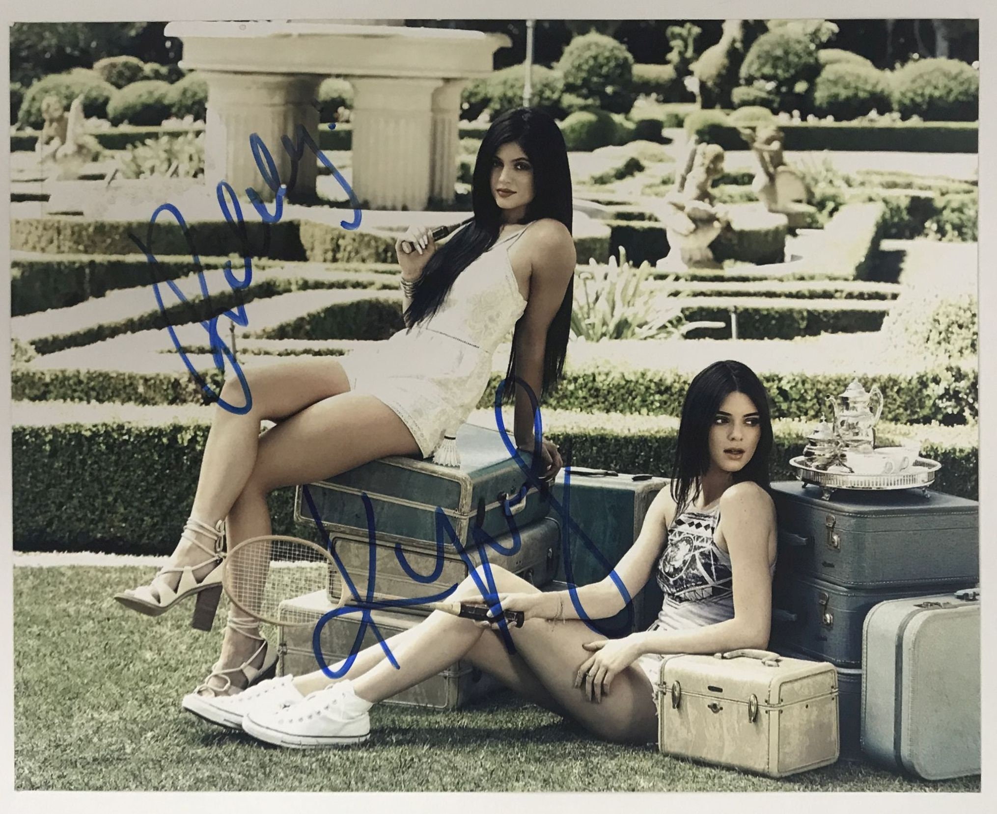 カイリー＆ケンダル・ジェンナーの直筆サイン入り光沢8x10写真