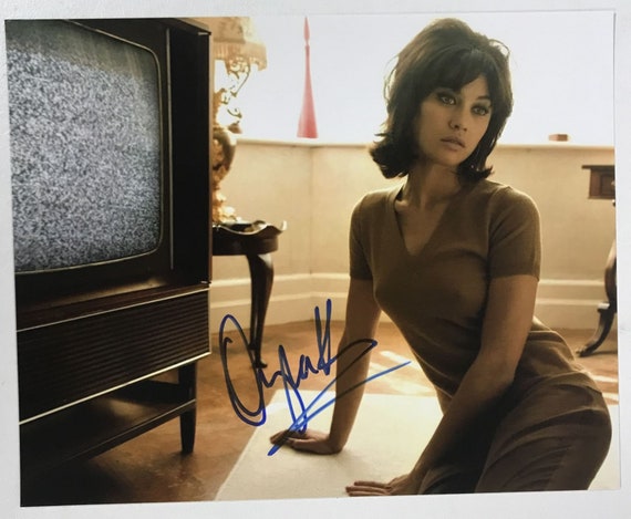 Olga Kurylenko Signed Autographed Glossy 8x10 Photo COA Matching