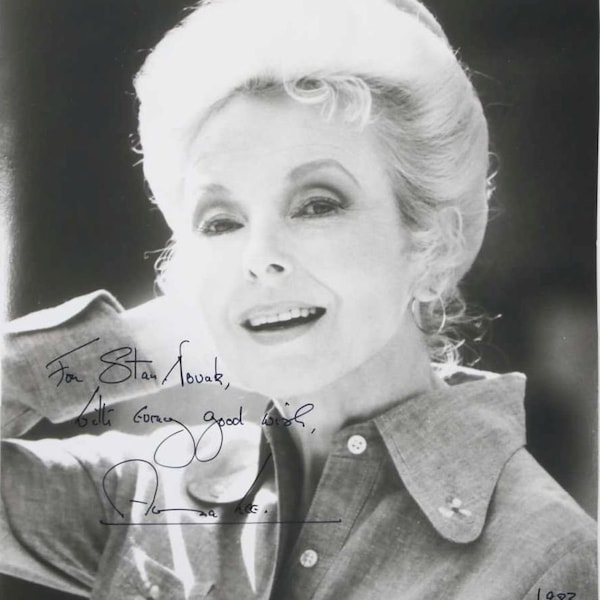 Anna Lee (d. 2004) Signed Autographed Vintage Glossy 8x10 Photo "To Stan Novak" - COA Matching Holograms