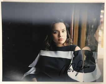 Norah Jones Signed Autographed Glossy 11x14 Photo - COA Matching Holograms