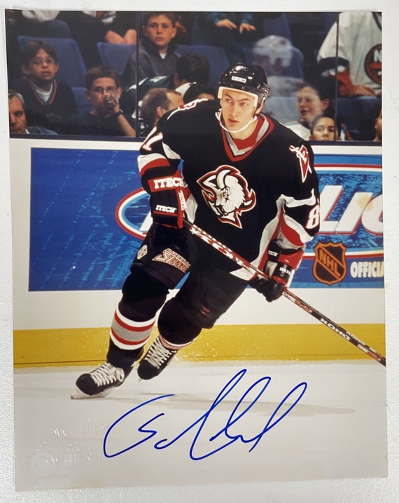 Miroslav Satan autographed Hockey Card (Buffalo Sabres, SC) 2005 Upper Deck  Power Play #13