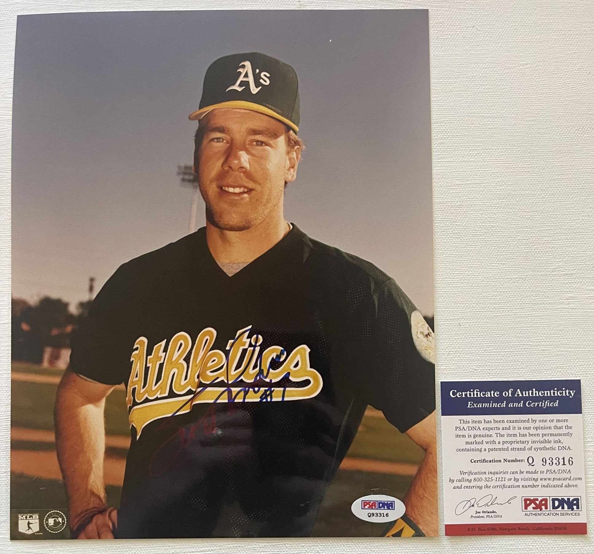 Scott Brosius Signed Autographed Glossy 8x10 Photo Oakland -  Sweden