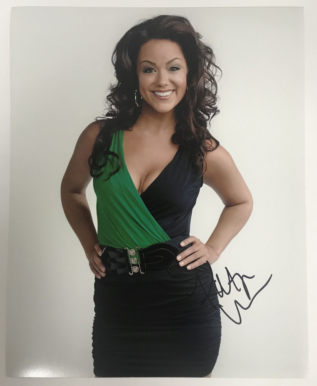 Katy Mixon Signed Autographed Glossy 11x14 Photo - COA Matching