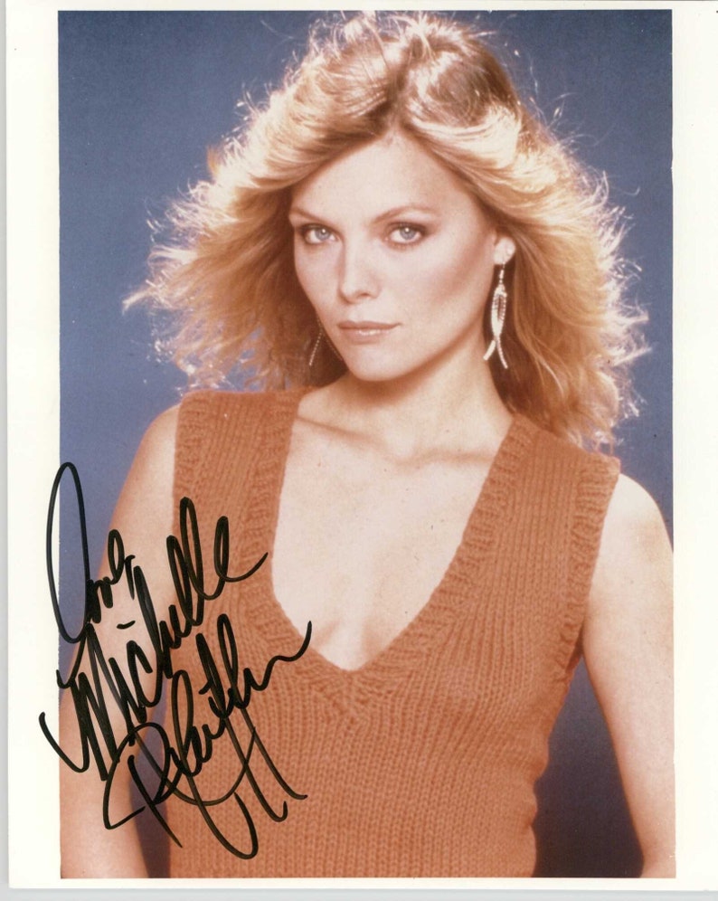 Michelle Pfeiffer Signed Autographed Glossy 8x10 Photo COA Matching Holograms