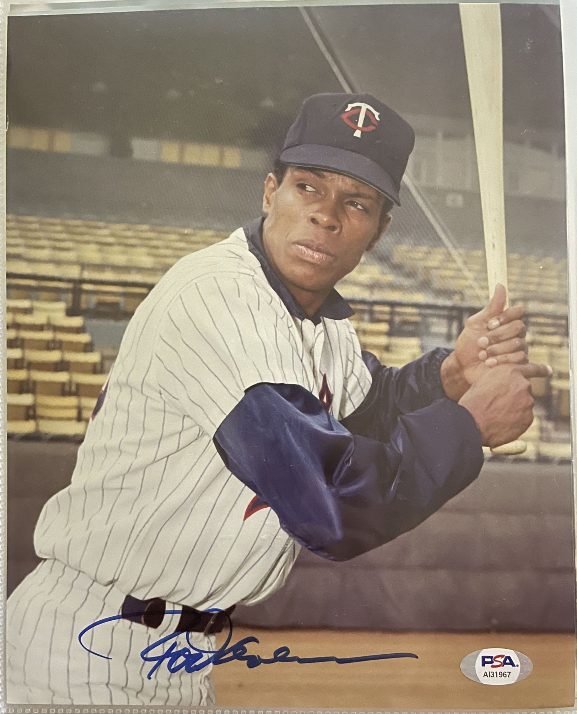 Rod Carew Signed Autographed Glossy 8x10 Photo Minnesota Twins 