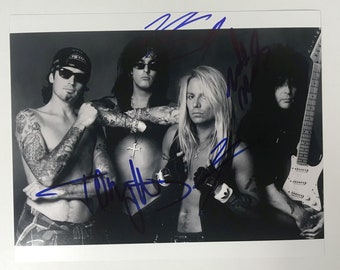 MOTLEY CRUE BAND signed autographed photo COA Hologram main image 0