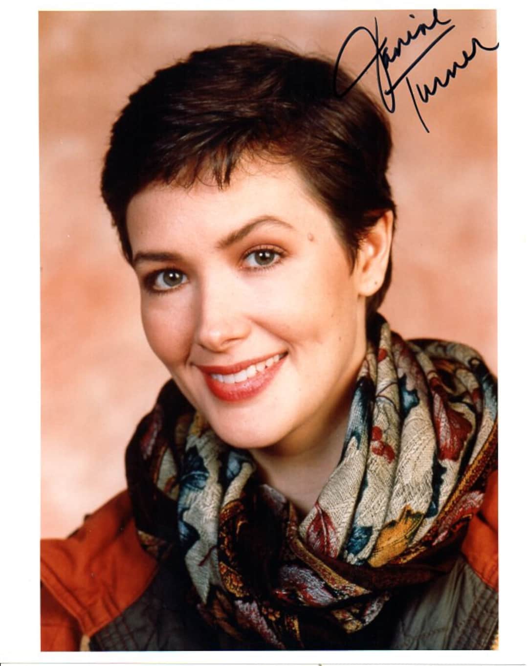 Janine Turner Signed Autographed Glossy 8x10 Photo - COA Matching