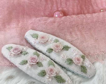 Handbestickte hellblaue Haarspangen mit Blumen | Leinen | Handmade     Handgemachte Haarspangen