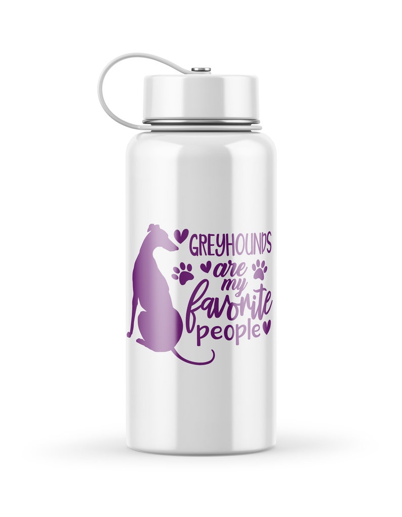 Peut inclure: Bouteille d'eau blanche avec une silhouette violette d'un l&eacute;vrier et le texte "Les l&eacute;vriers sont mes personnes pr&eacute;f&eacute;r&eacute;es" avec des c&oelig;urs et des empreintes de pattes.