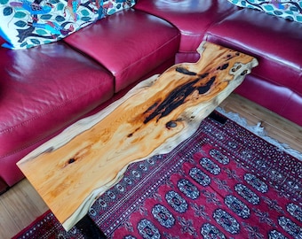 Live edge Couchtisch - Schwarzer Epoxidharz Tisch - Eibe