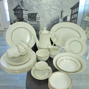 H. Aynsley & Co. Staffordshire England Dinnerware and Tea Set for 6. England.