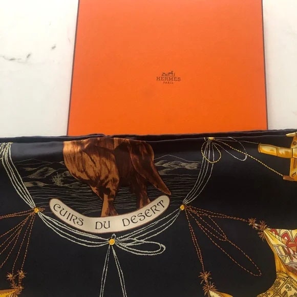 本物のエルメスシルクスカーフ。「Cuirs Du Desert」。未使用