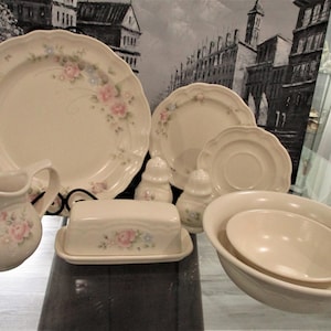 Vintage Pfaltzgraff  Tea Rose Dinnerware. USA