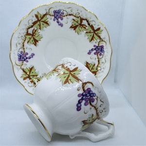 Vintage Aynsley Teacup and Saucer. Bone China. England. Mint condition