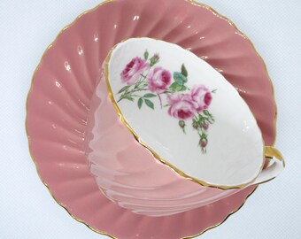 Tasse à thé et soucoupe Aynsley vintage corail/rose Aynsley. Bone China. Angleterre