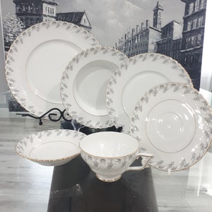 Royal Bayreuth Dinner Set. Germany.