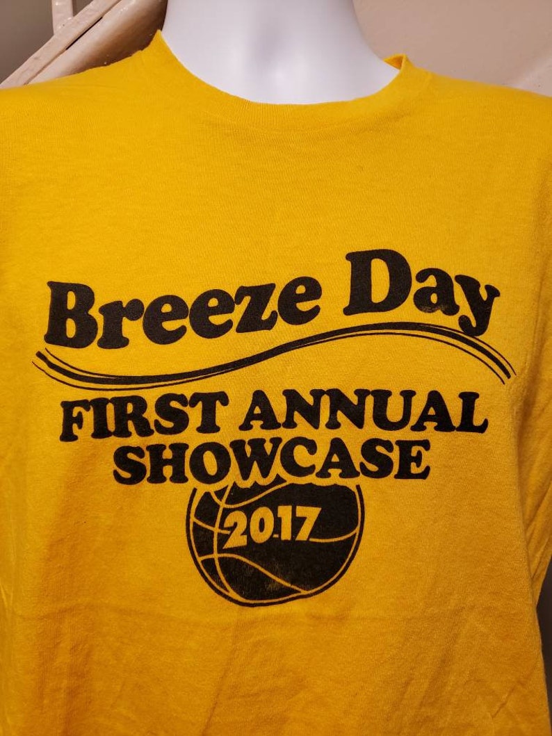 Breeze Day Vintage Look Brrooklyn Basketball Medium T-Shirt