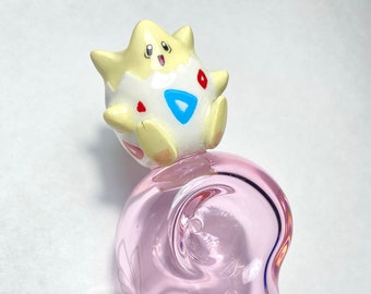 Ei Togepi mit Mond und Sternen, rosa Pfeifenglas, handgefertigte Artikel-Kollektion, Miniaturskulptur