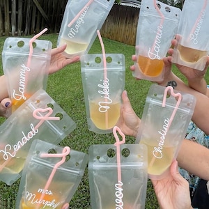 Bachelorette Party Favors Brautjungfer Getränkebeutel Personalisierte Getränkebeutel mit Strohhalm Pool Beach Bachelorette Ideen